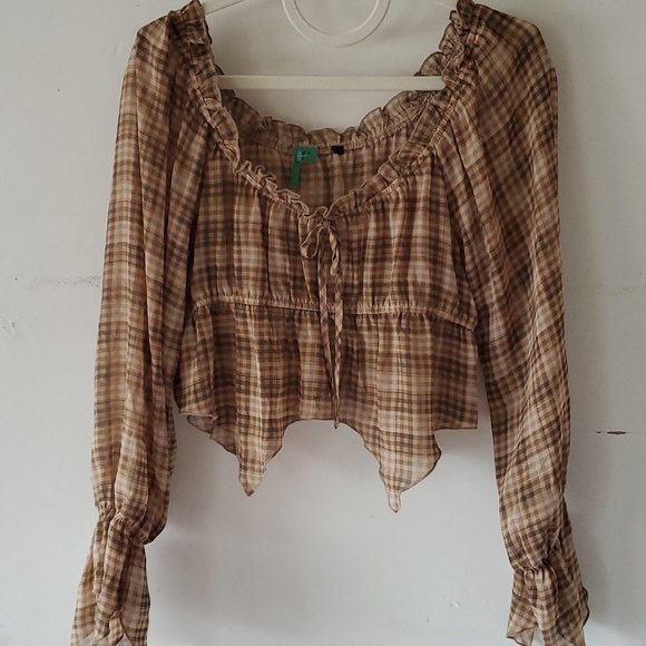 Tops - Charming plaid crop top CUTE!